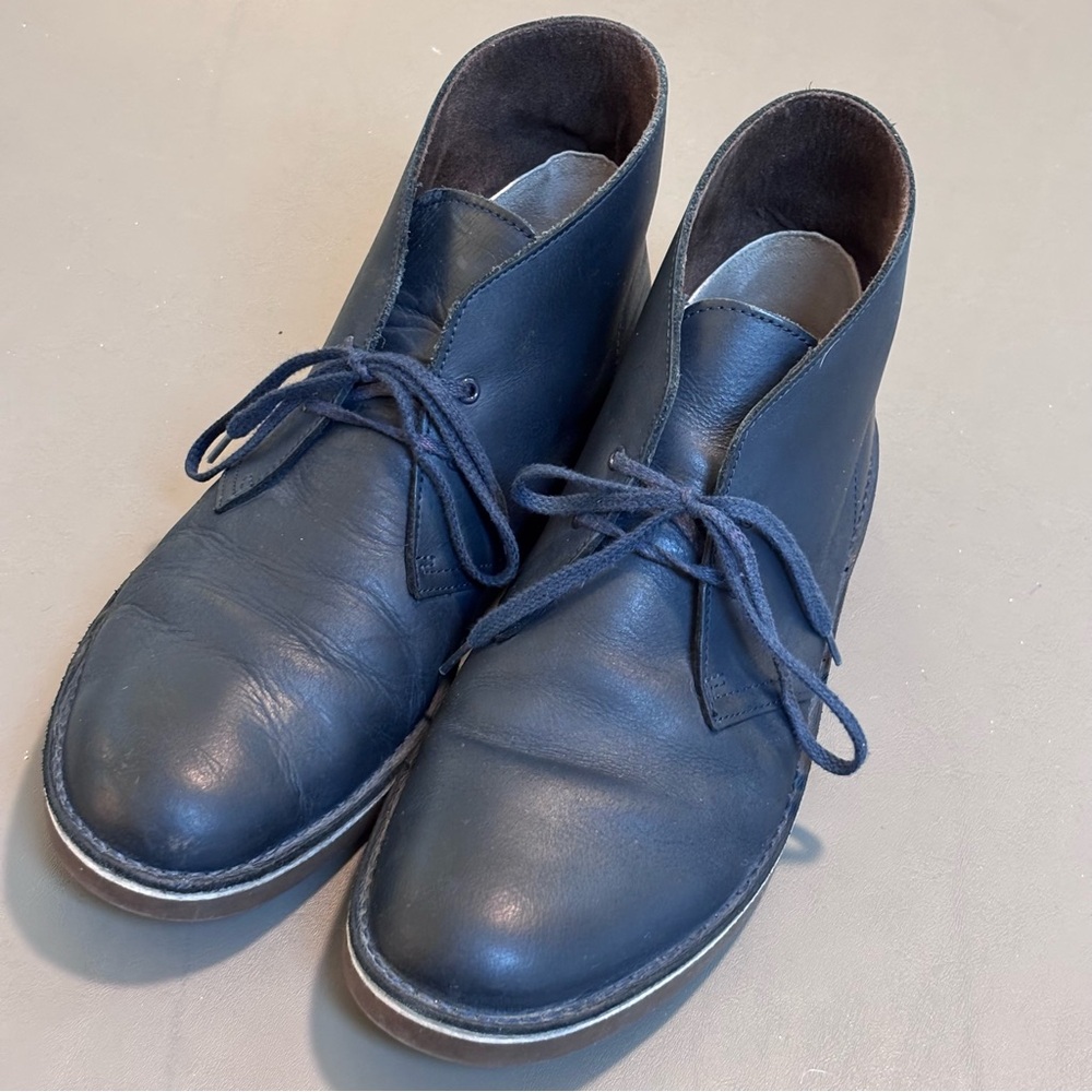CLARKS Navy Blue Leather Chukka Boots Mens Sz 11 in GUC